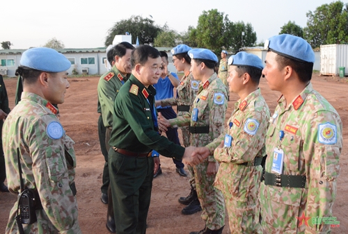 Thượng tướng Hoàng Xuân Chiến thăm, làm việc với các lực lượng gìn giữ hòa bình của Việt Nam tại Phái bộ UNISFA